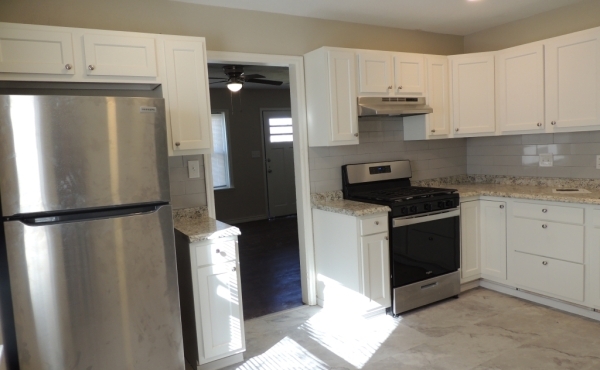 10 Kitchen from Eat-in Corner