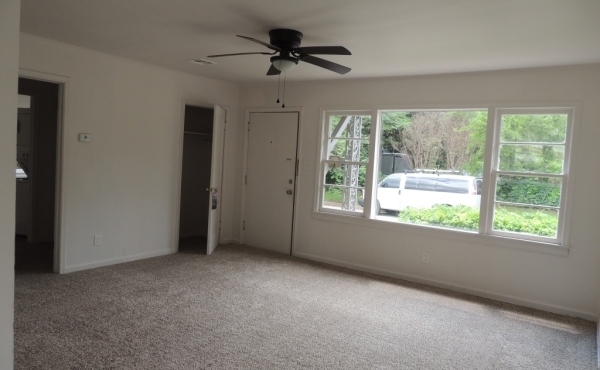 07 Living Room and Entry door