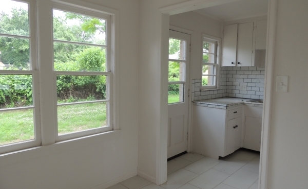 09 Dining Area into Kitchen