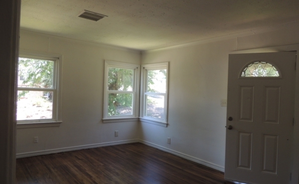 06 Living room and Entry