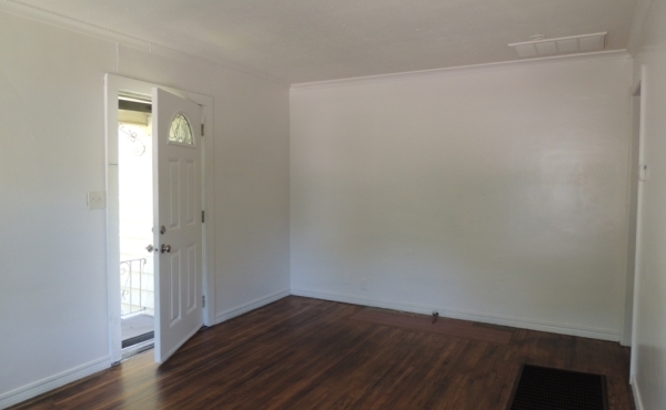07 Living room and Entry